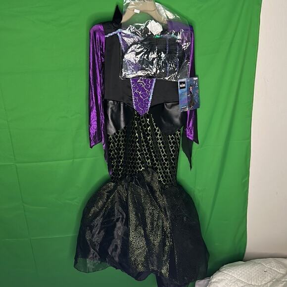 NWT Maleficent Disney’s Villans Size M 8-10 Dress up Cosplay - Picture 2 of 10